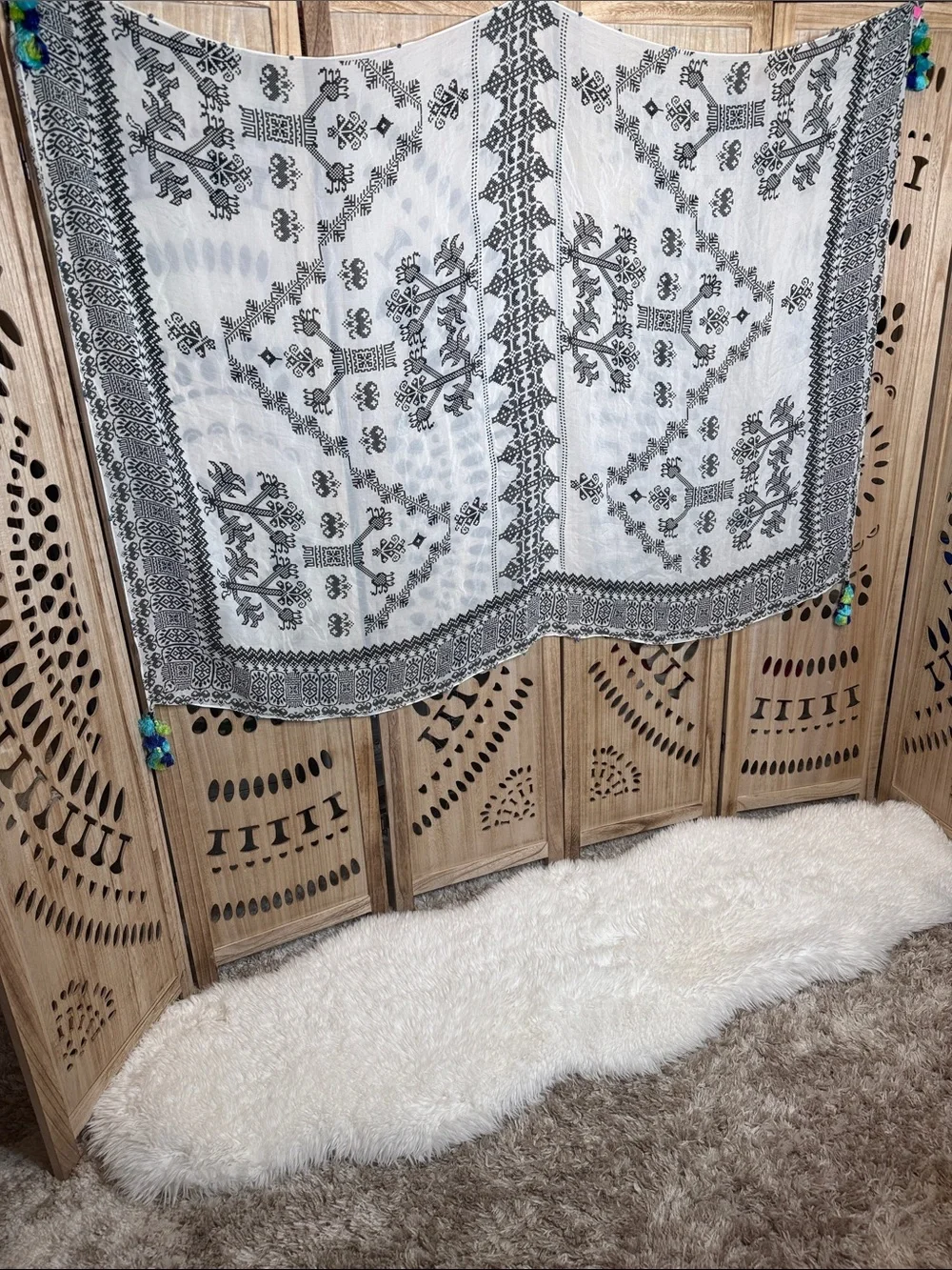 Source Unknown White and Black Printed Lightweight Scarf Wrap or Swim Coverup